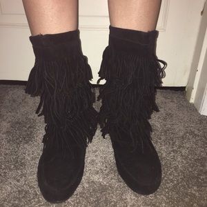 Black moccasin fringe boots size 8